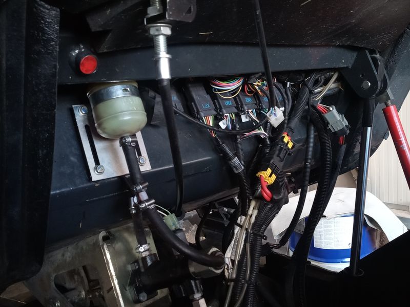 2011 Komatsu WA100M-6 - Image 11