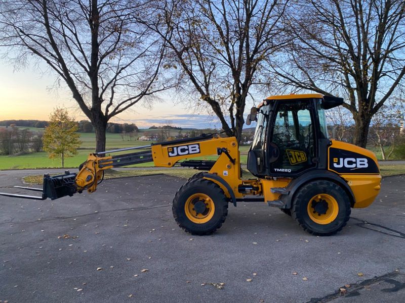 2011 JCB TM 220