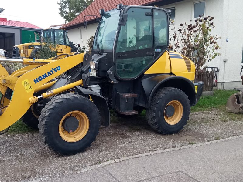 2011 Komatsu WA100M-6