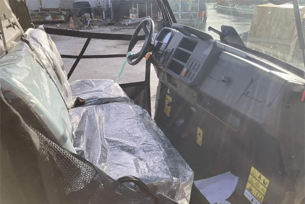 2023 John Deere XUV865M Gator - Image 6