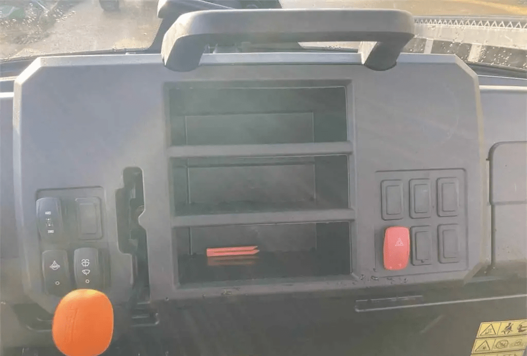 2023 John Deere XUV865M Gator - Image 8