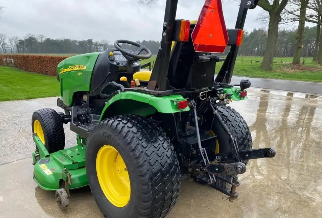 2010 John Deere 2320 - Image 15