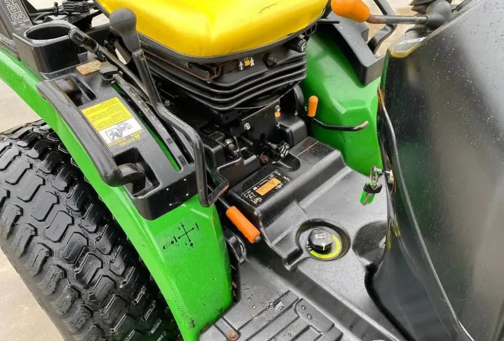 2010 John Deere 2320 - Image 8