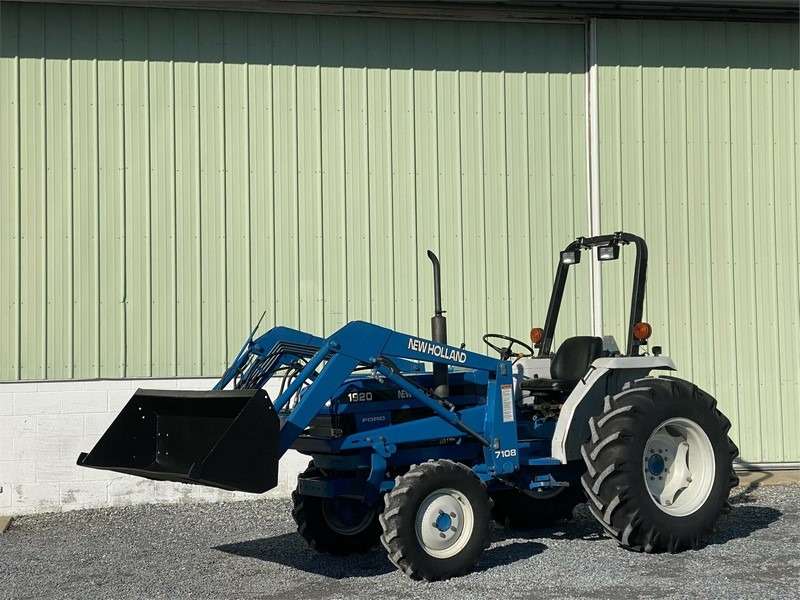 1997 New Holland 1920 Tractor - Image 2