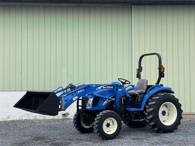 2004 New Holland TC40A Tractor - Image 2