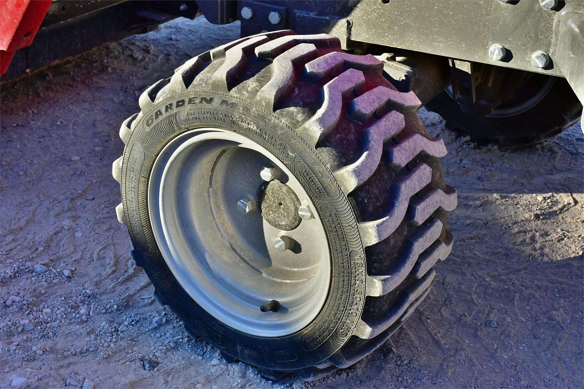 2020 Massey Ferguson GC1723E Tractor - Image 17