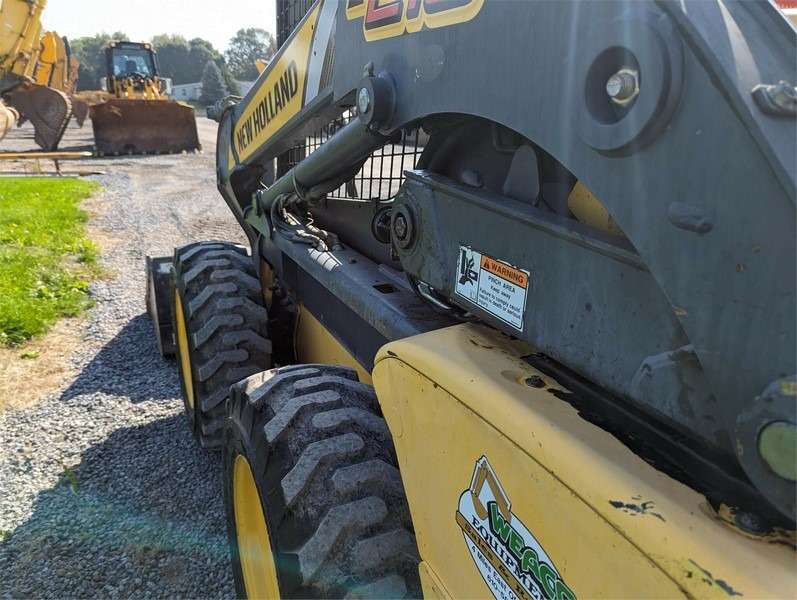 2013 New Holland L218 Skid Steer - Image 15