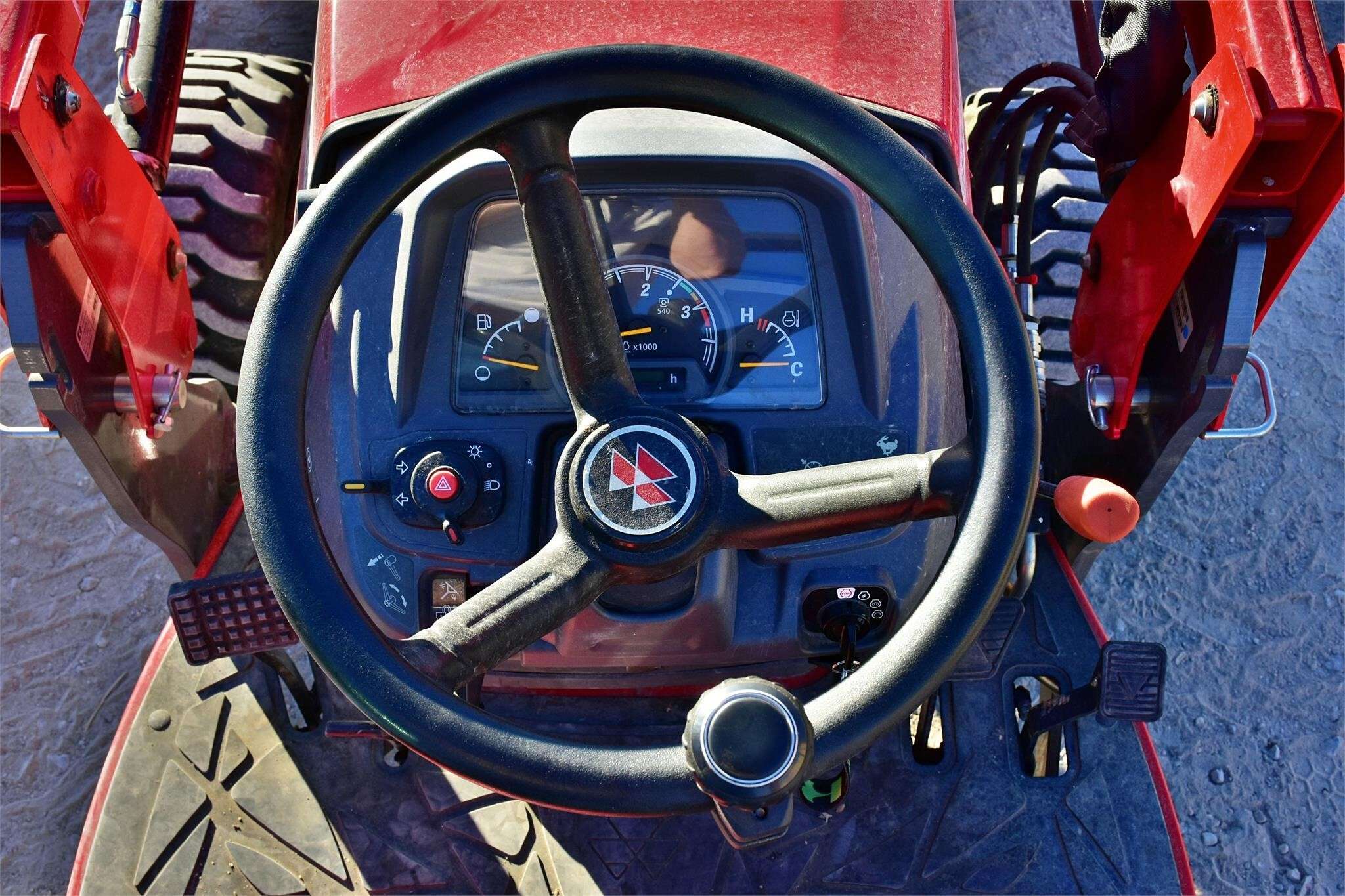 2020 Massey Ferguson GC1723E Tractor - Image 21