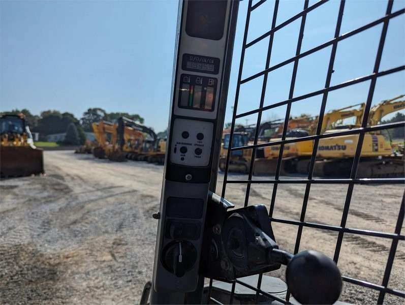 2013 New Holland L218 Skid Steer - Image 21