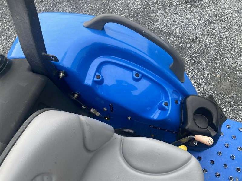 2004 New Holland TC40A Tractor - Image 15