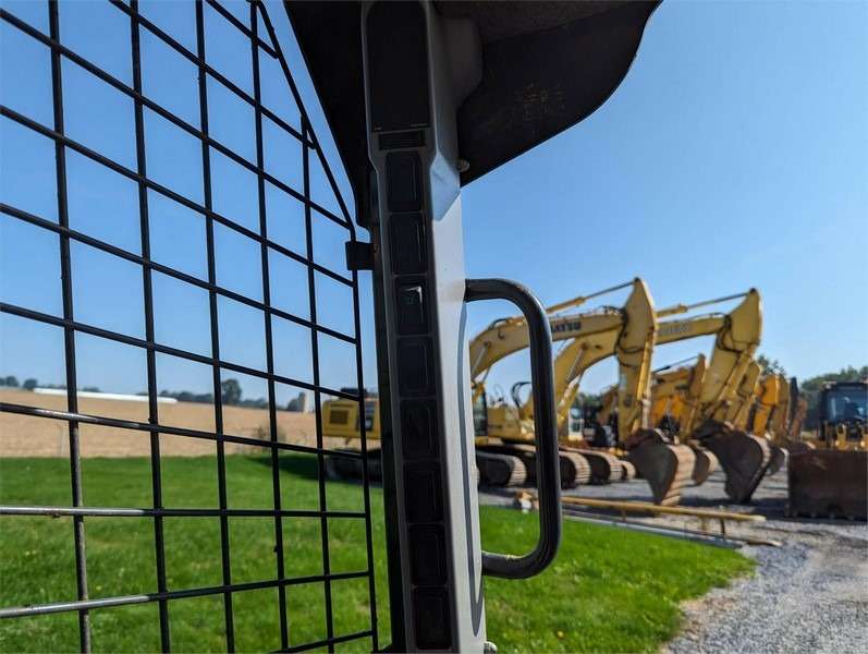 2013 New Holland L218 Skid Steer - Image 22
