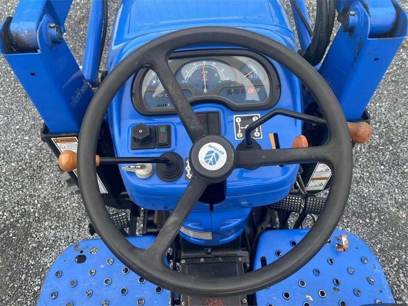 2004 New Holland TC40A Tractor - Image 16