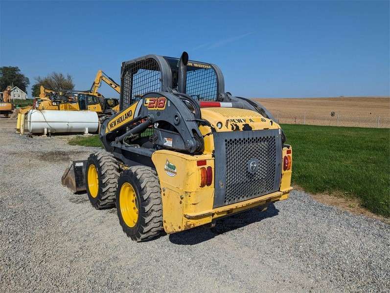 2013 New Holland L218 Skid Steer - Image 32
