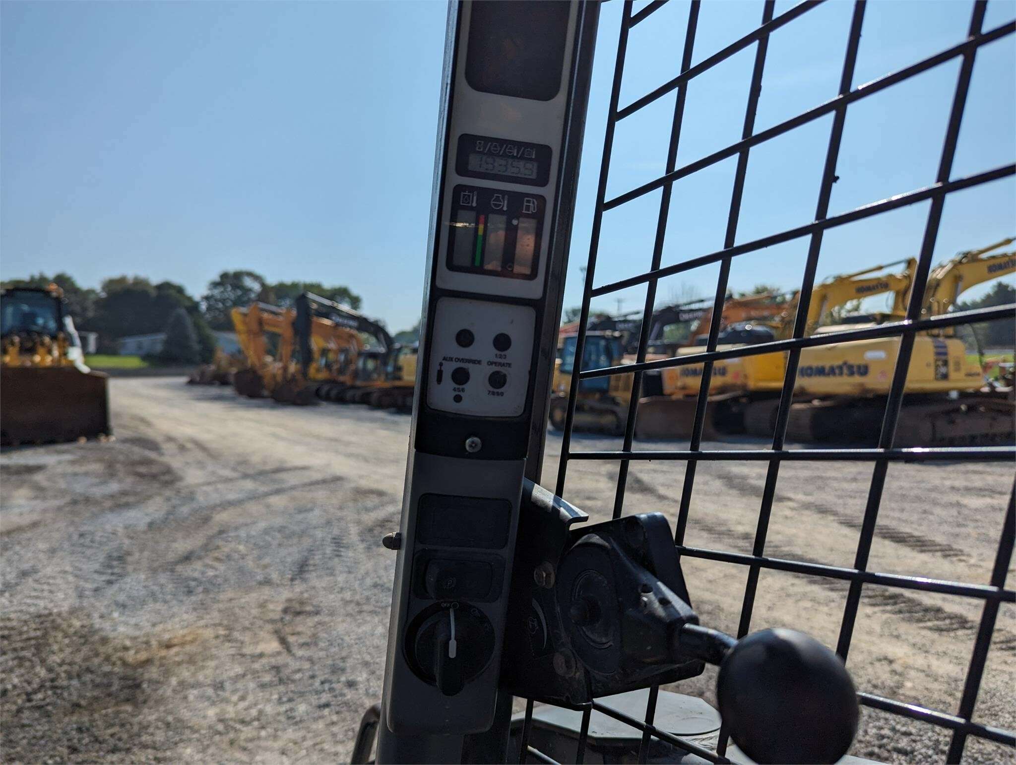 2013 New Holland L218 Skid Steer - Image 31