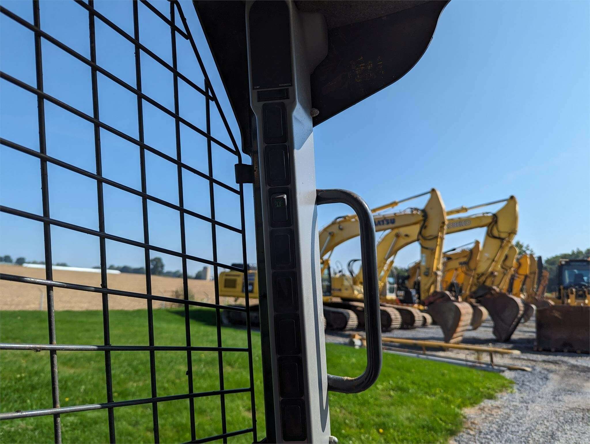 2013 New Holland L218 Skid Steer - Image 33