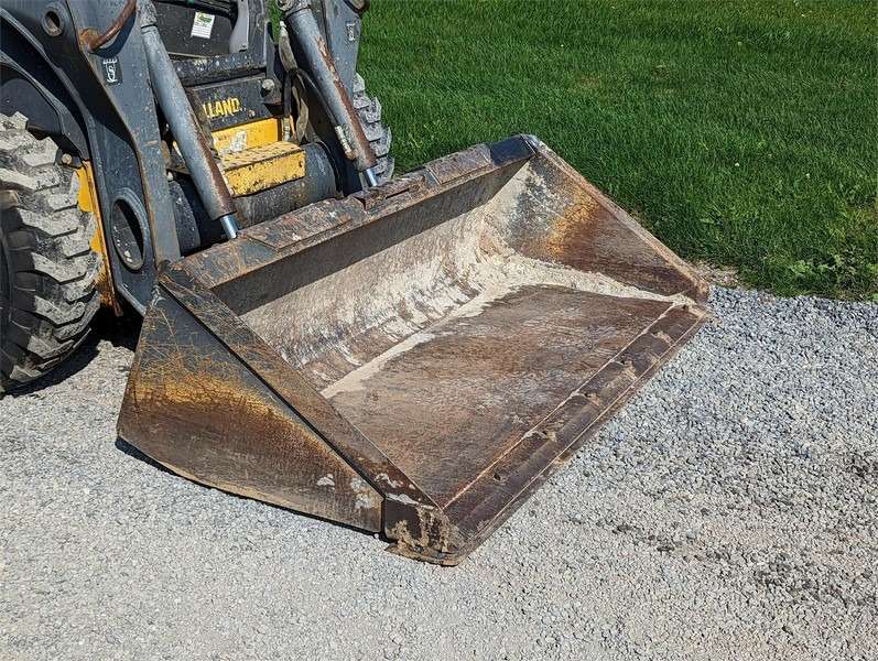 2013 New Holland L218 Skid Steer - Image 39