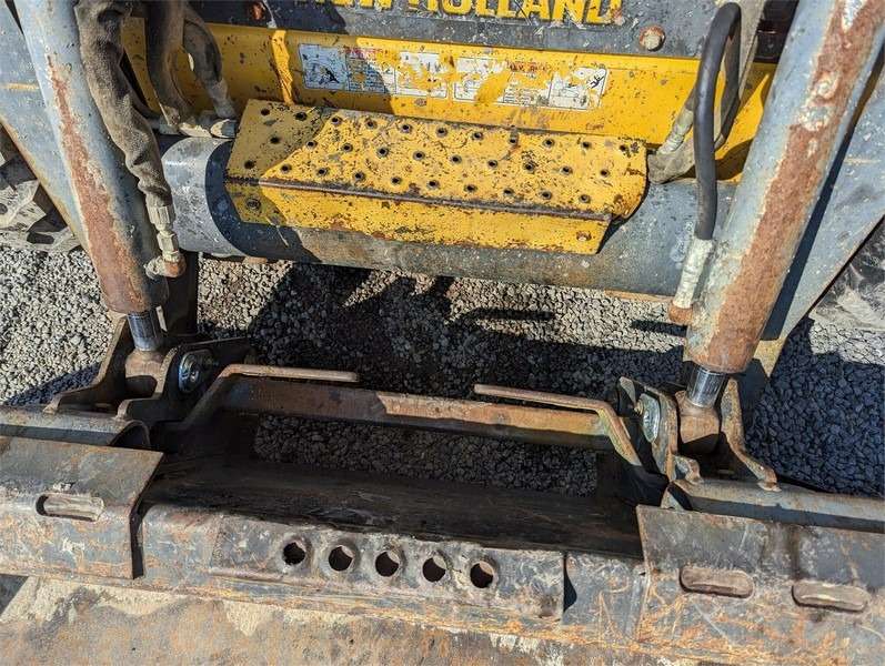 2013 New Holland L218 Skid Steer - Image 4