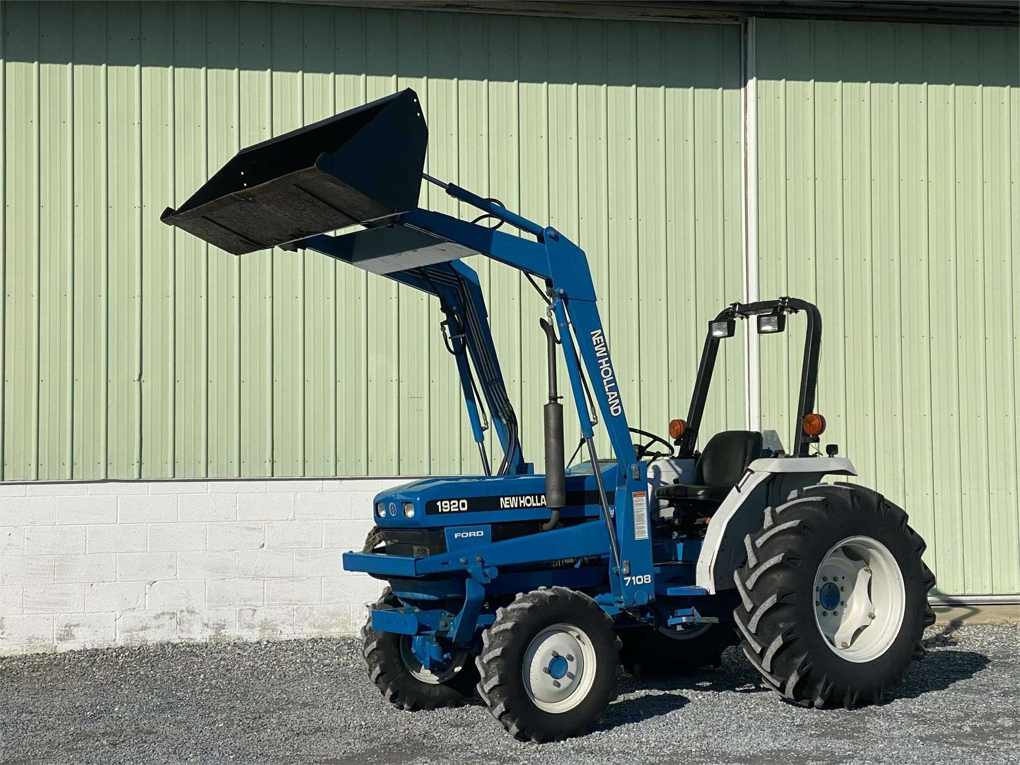 1997 New Holland 1920 Tractor