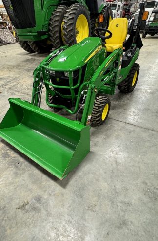 2022 John Deere 1025R 120R LOADER Tractor