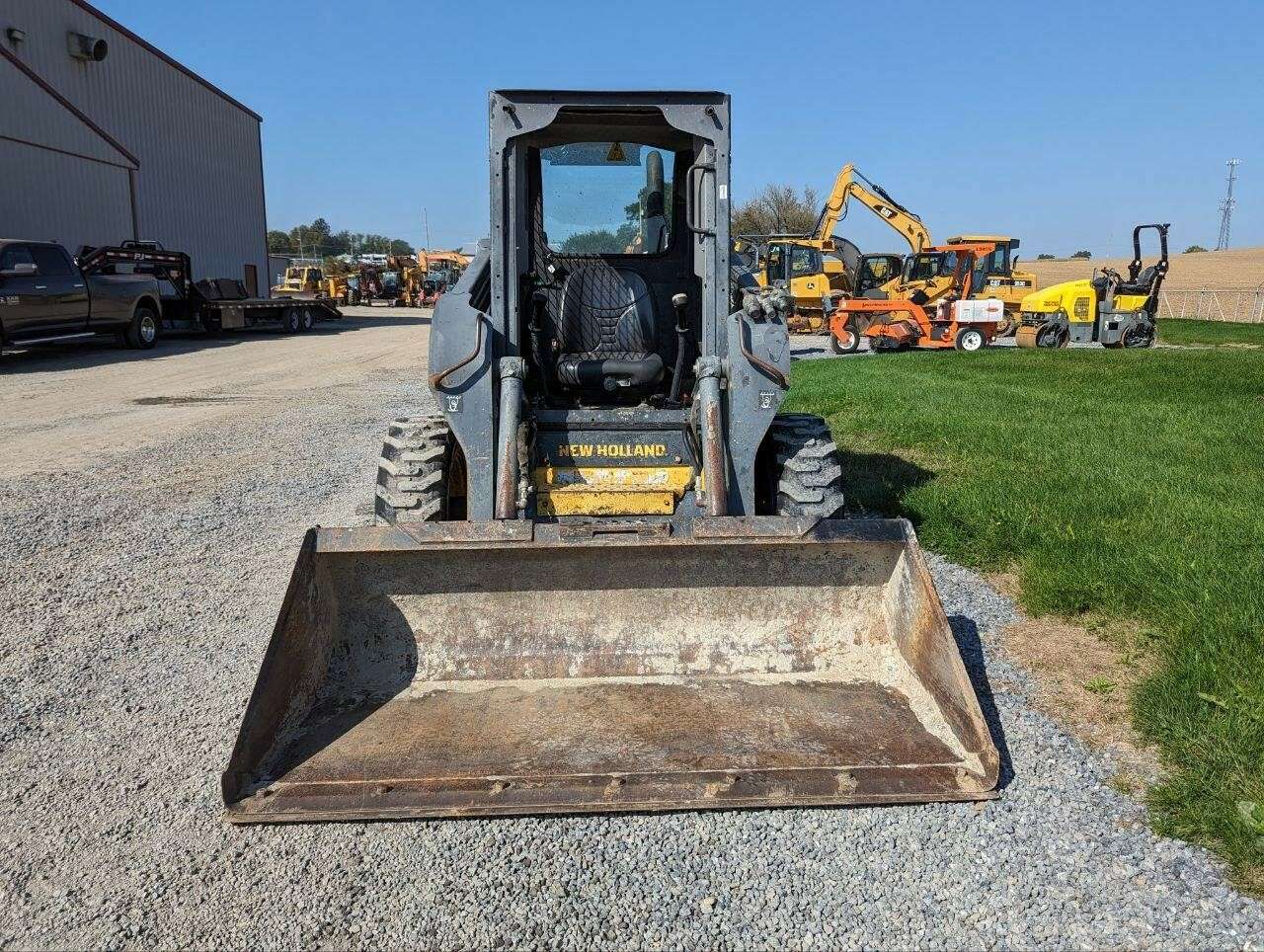 2013 New Holland L218 Skid Steer - Image 5