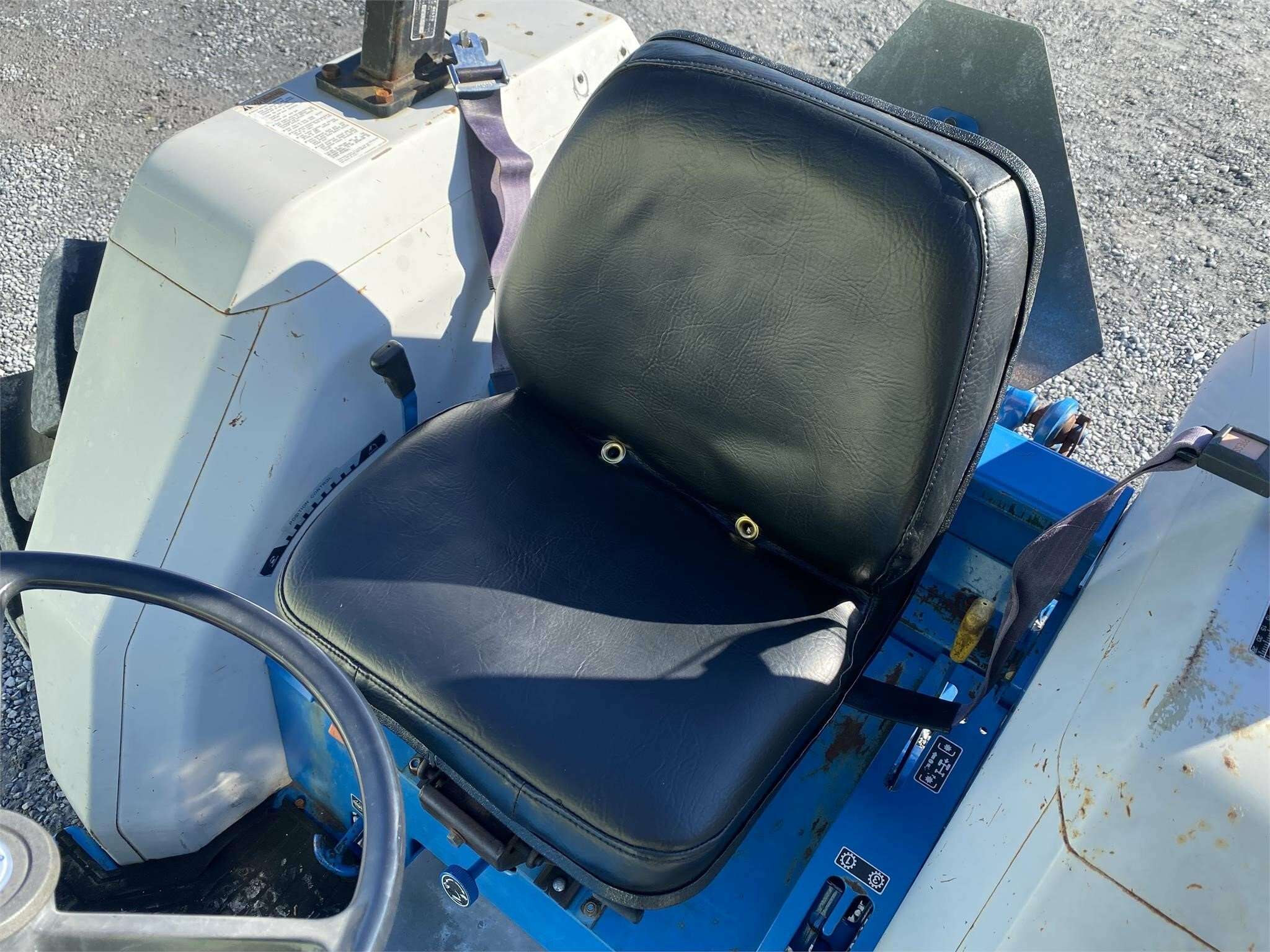 1997 New Holland 1920 Tractor - Image 8