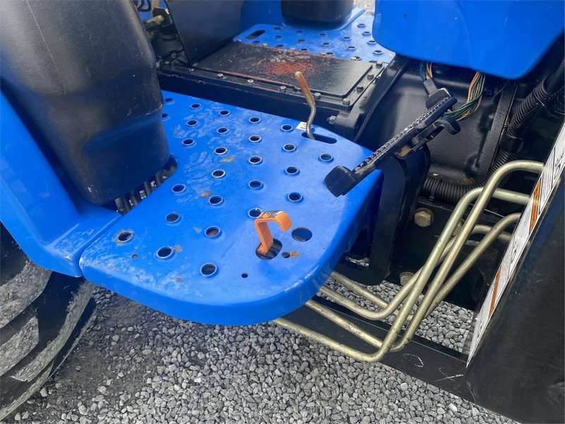 2004 New Holland TC40A Tractor - Image 7