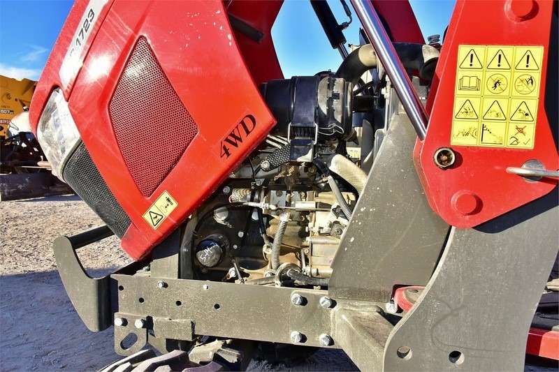 2020 Massey Ferguson GC1723E Tractor - Image 12