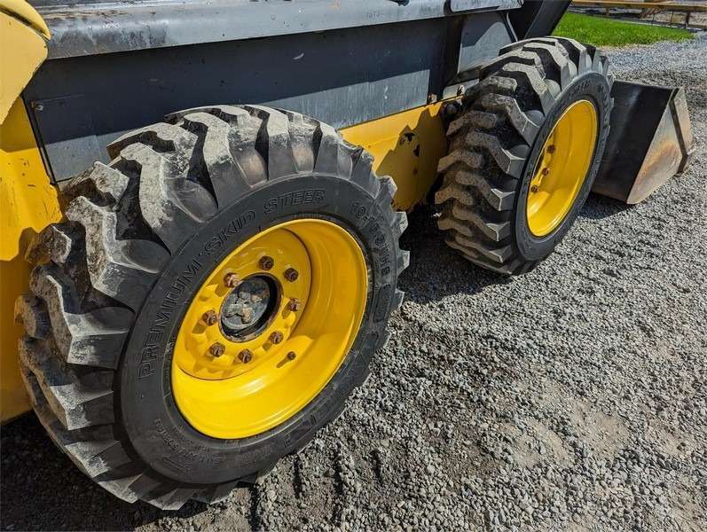 2013 New Holland L218 Skid Steer - Image 10
