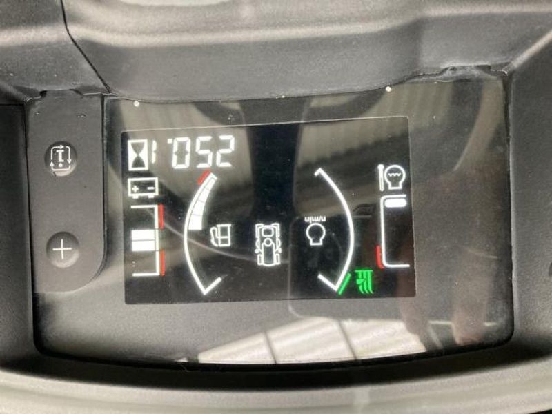 2018 John Deere X940 - Image 11