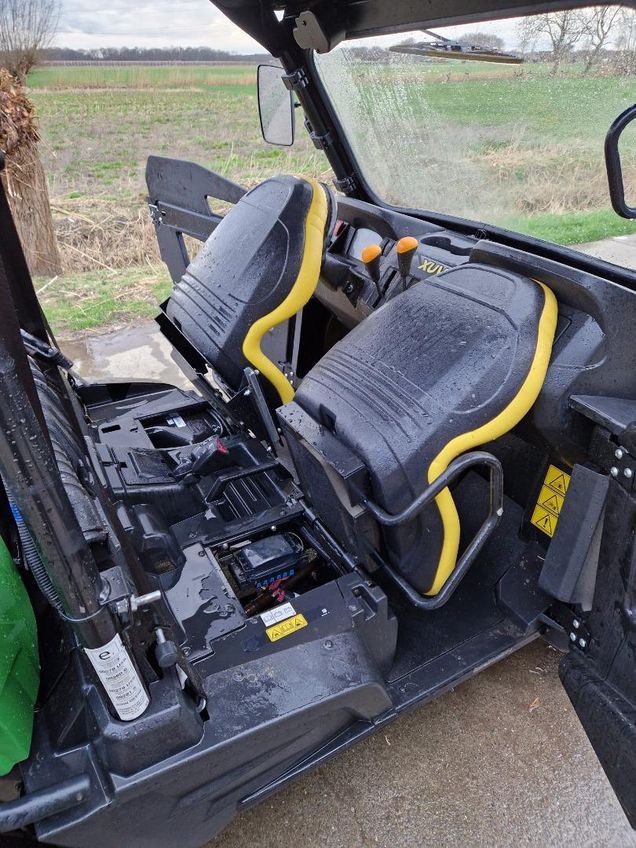 2019 John Deere XUV590M - Image 14