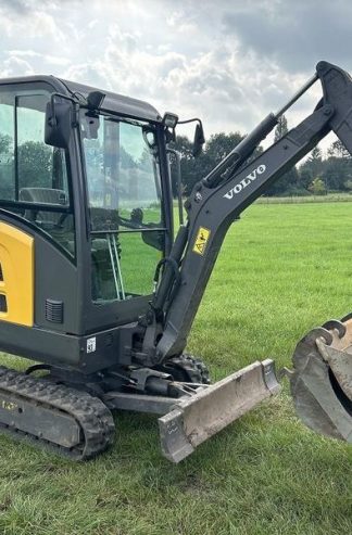 2017 Volvo EC18D mini crane