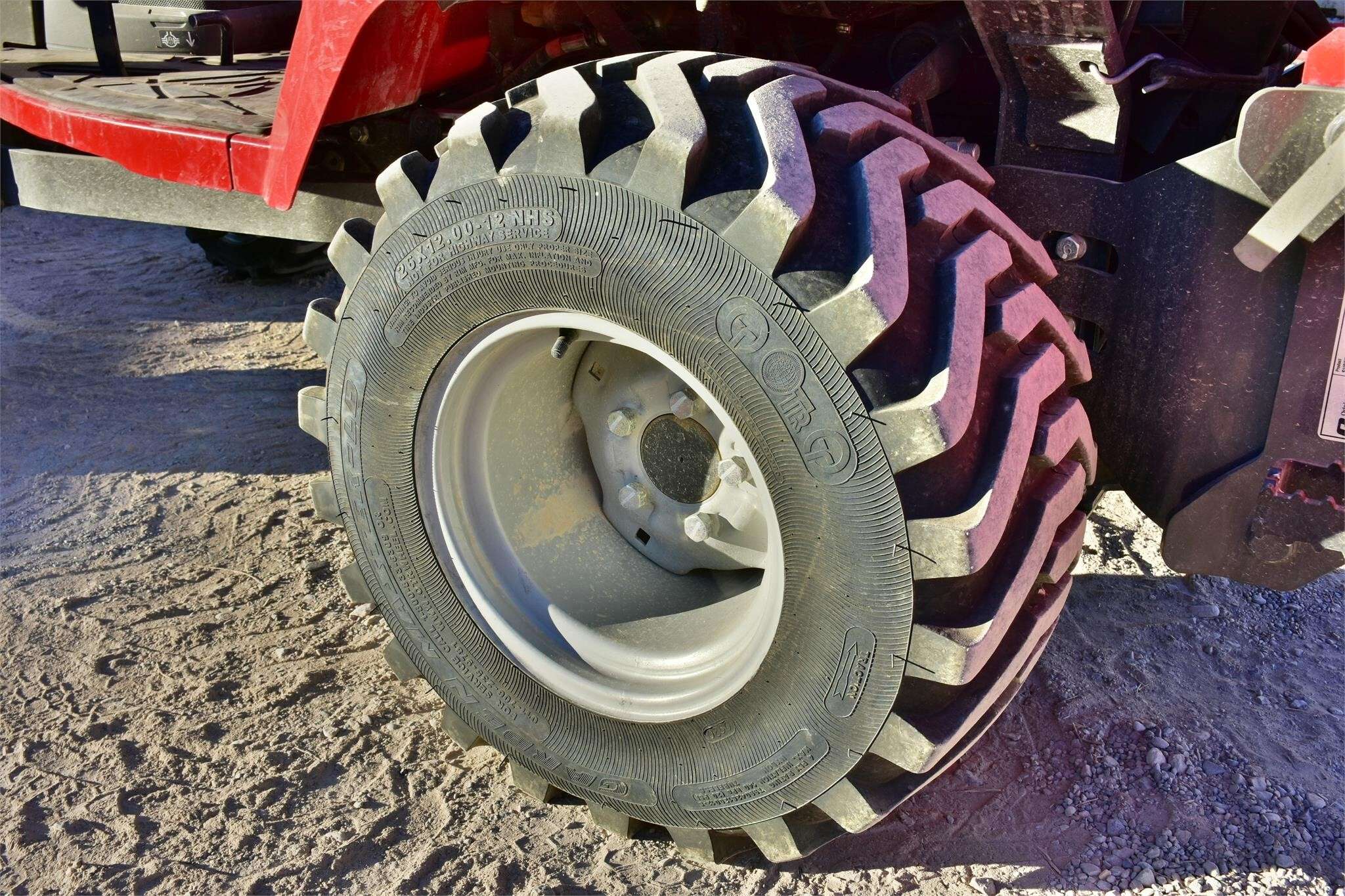 2020 Massey Ferguson GC1723E Tractor - Image 15