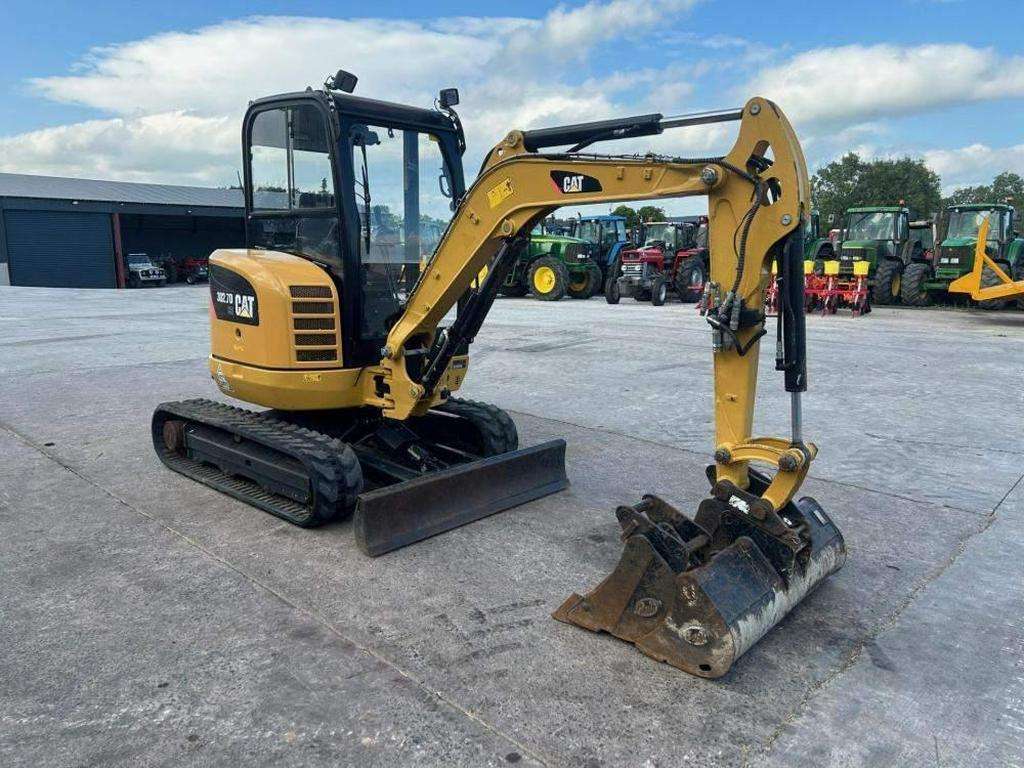 2015 Caterpillar 302.7 DCR