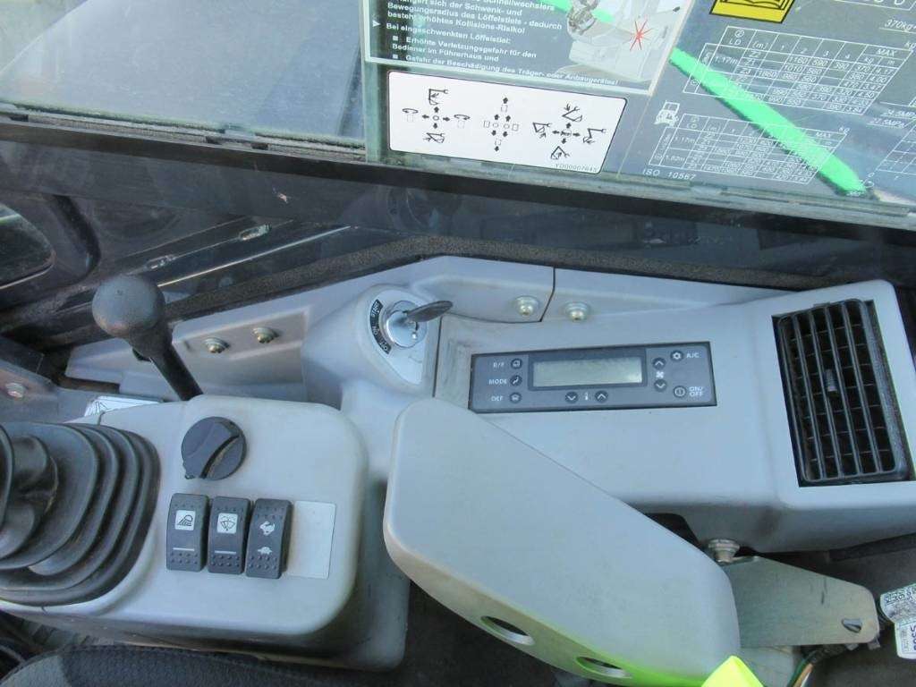 2019 Hitachi ZX33U-6 Mini excavator Powertilt - Image 2