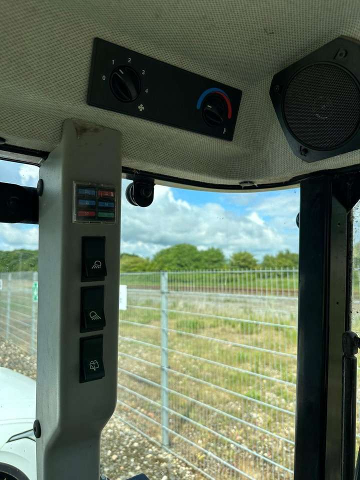 2016 Claas Nexos 210 VL 28 Farm tractor - Image 17