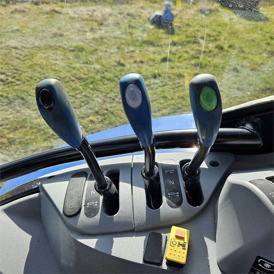 2021 New Holland T5.120DC Farm tractor - Image 28