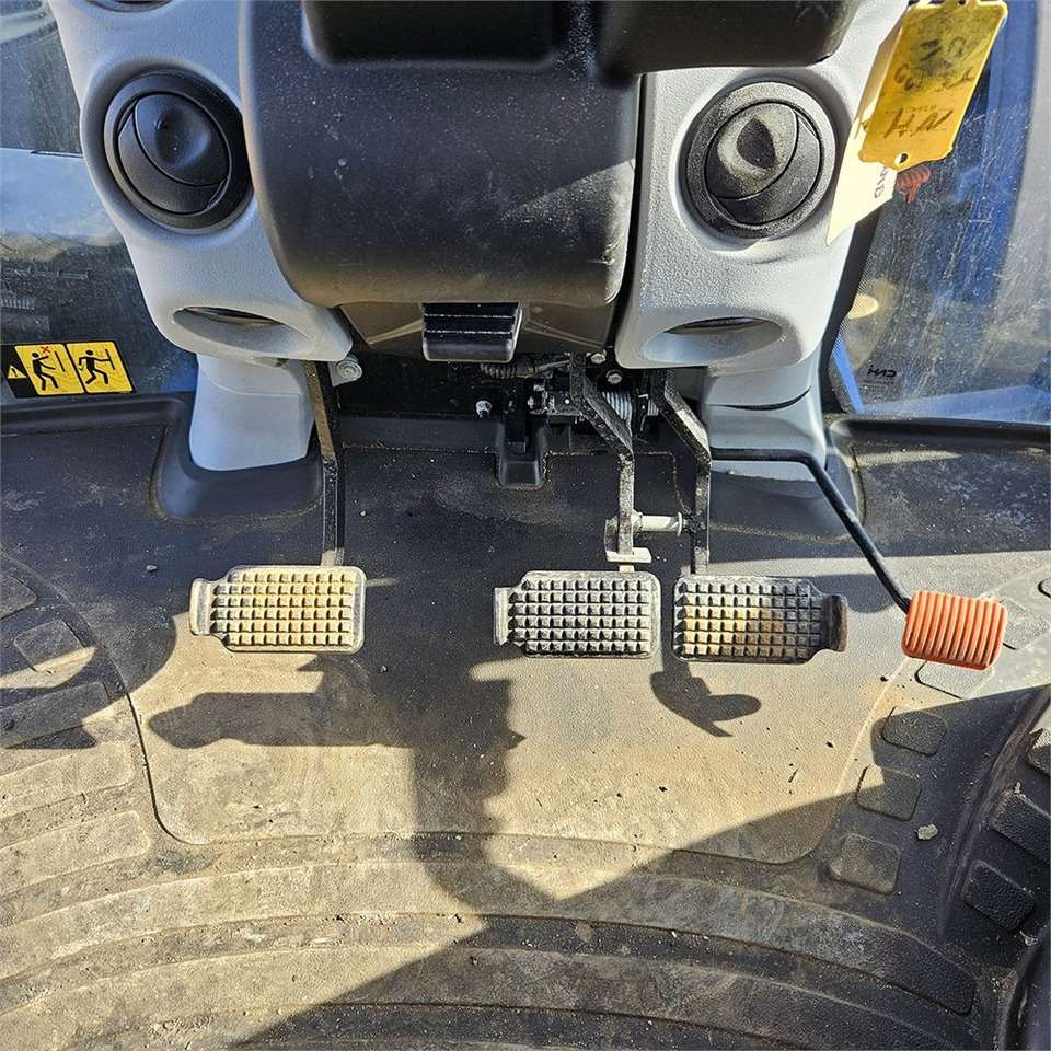 2021 New Holland T5.120DC Farm tractor - Image 32