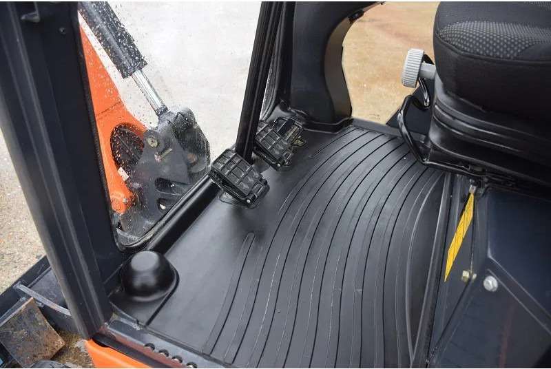 2022 Hitachi ZX19.6 CR Mini excavator - Image 5