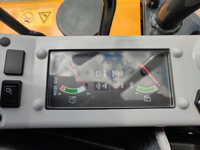 2022 Kato VXE HD 17 Mini excavator - Image 5