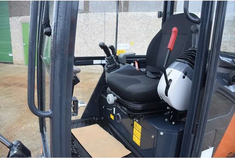 2022 Hitachi ZX19.6 CR Mini excavator - Image 7