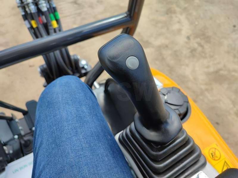 2022 Kato VXE HD 17 Mini excavator - Image 7