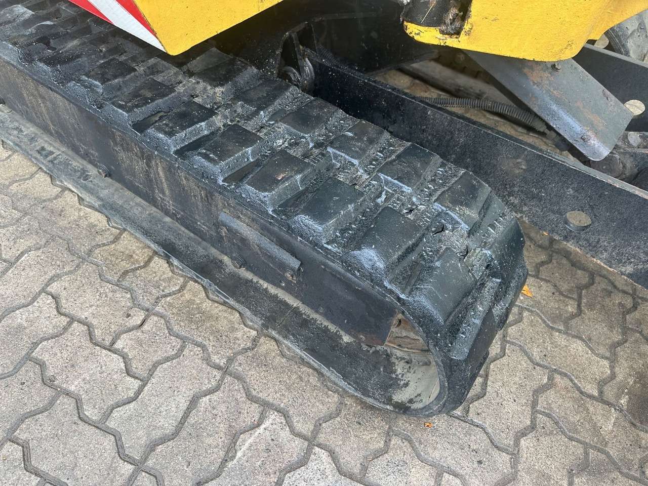 2010 Caterpillar 302.5C Mini excavator - Image 9