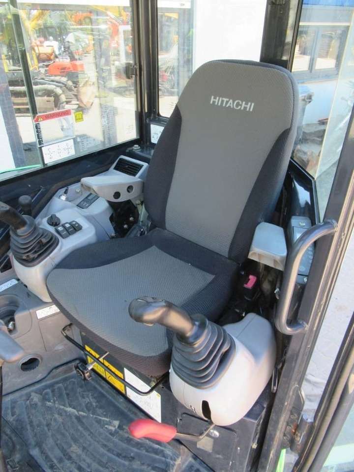 2019 Hitachi ZX33U-6 Mini excavator Powertilt - Image 9