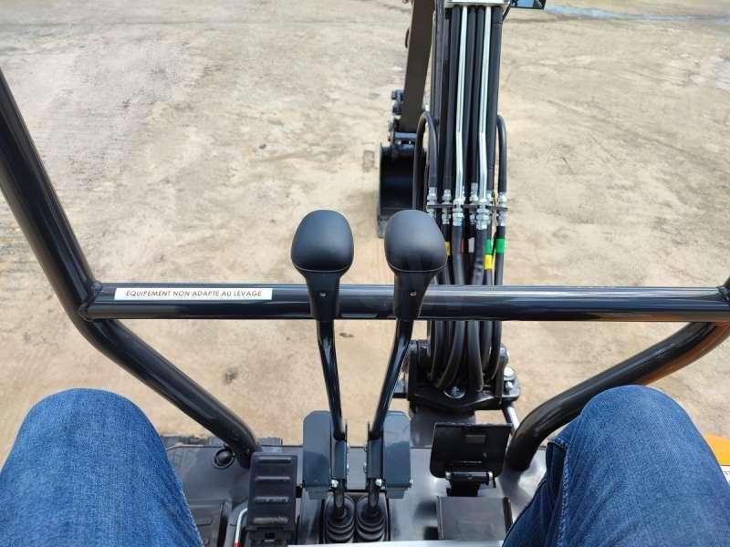 2022 Kato VXE HD 17 Mini excavator - Image 9