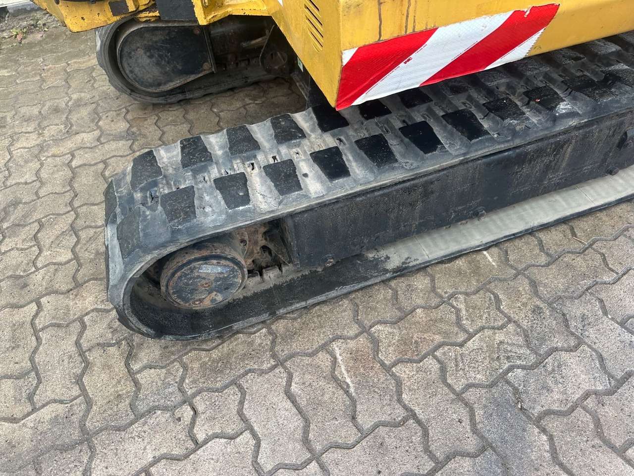 2010 Caterpillar 302.5C Mini excavator - Image 10