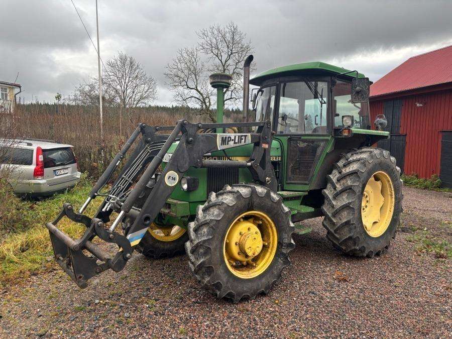 1997 John Deere 2140 tractor with loader - Image 2