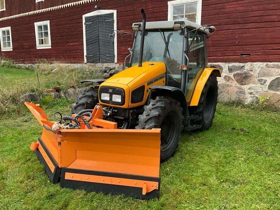 1999 Massey Ferguson 4225 Tractor with folding plough