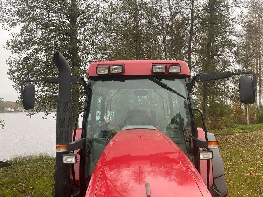 2002 Case IH Maxxum MX135 Tractor - Image 12