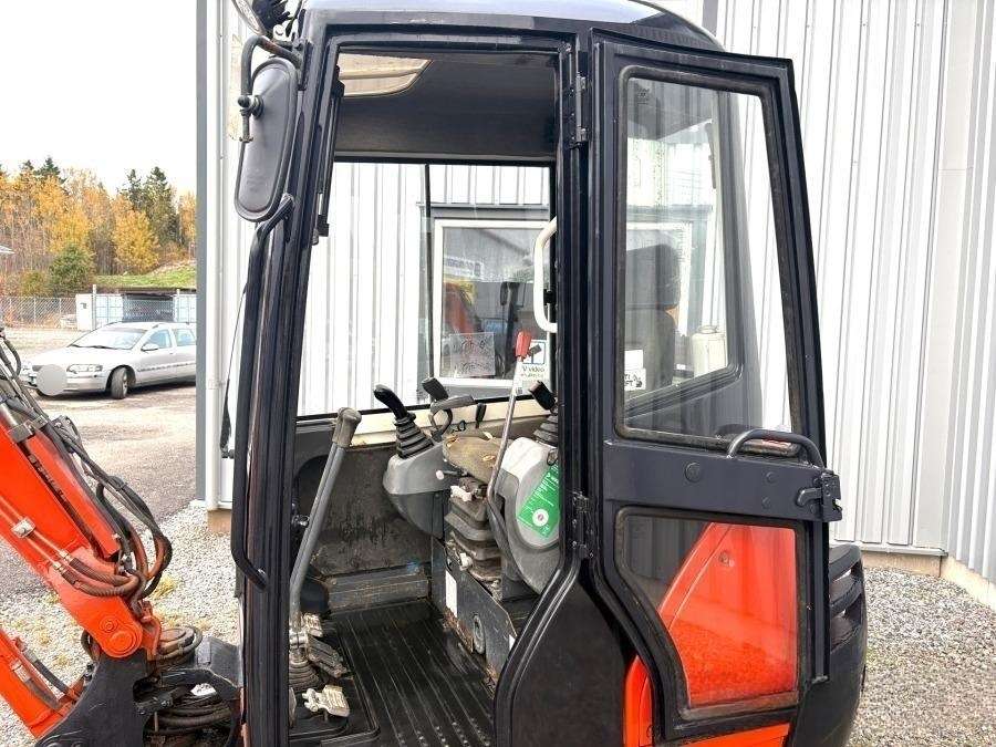 2010 Kubota KX61-3 Excavator - Image 12