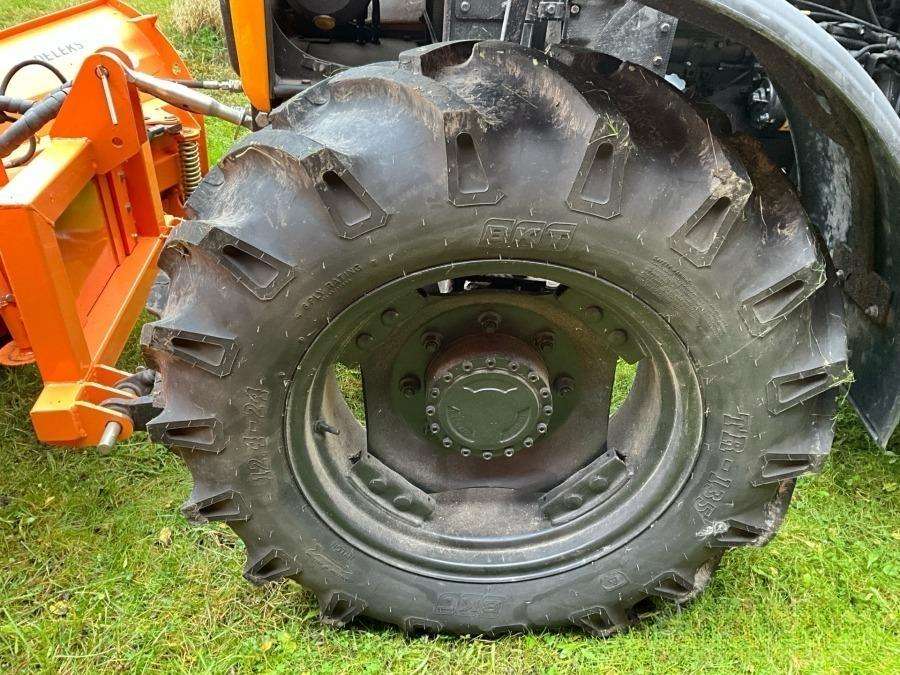 1999 Massey Ferguson 4225 Tractor with folding plough - Image 12